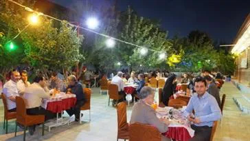 ضیافت افطاری آزادگان و جانبازان شبکه بهداشت و درمان میانه 